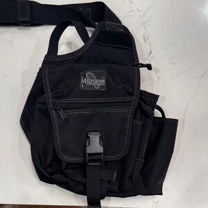 Maxpeditition Jumbo Versipack Sling Pack and Sneak holster insert